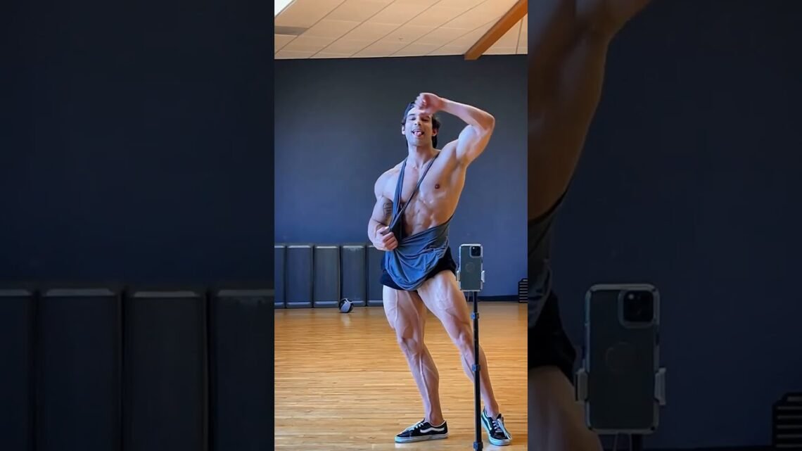 INSANE ? POSE HOTI GUY -GYM MOTIVATION #shorts #youtubeshorts #shortvideos #fitness